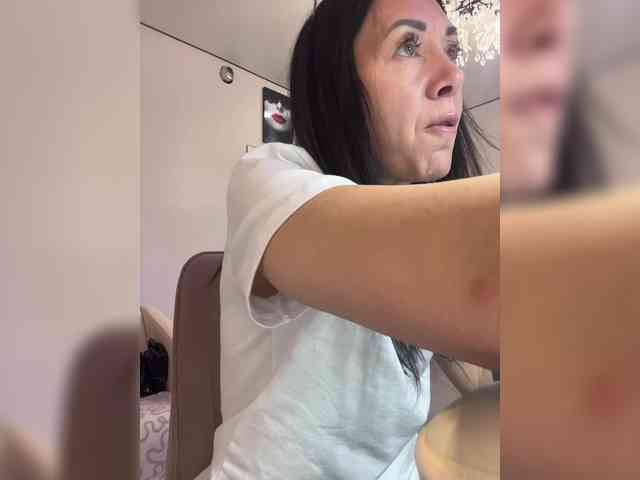 Karolina_Milf webcam