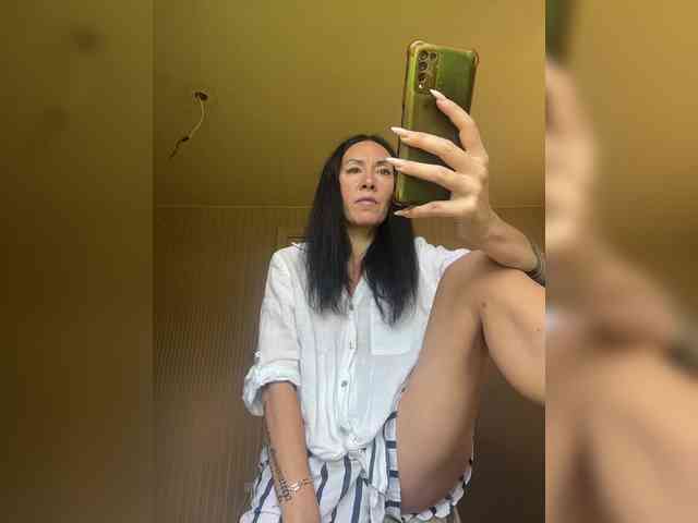 Karolina_Milf webcam
