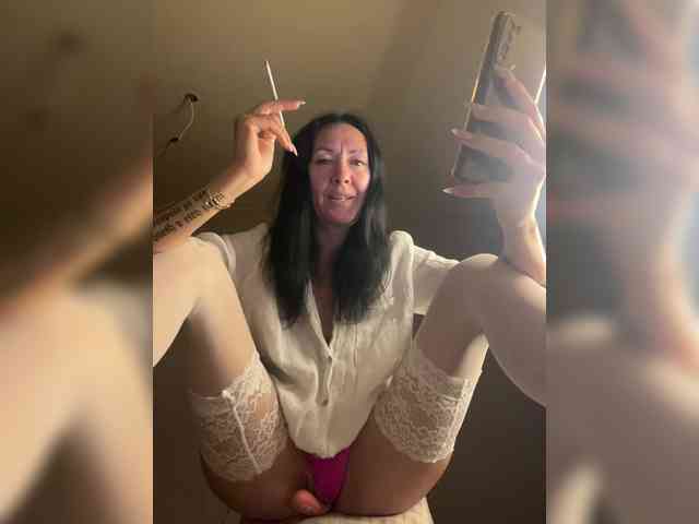Karolina_Milf webcam