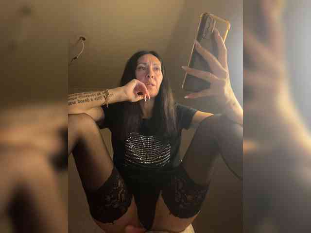 Karolina_Milf webcam