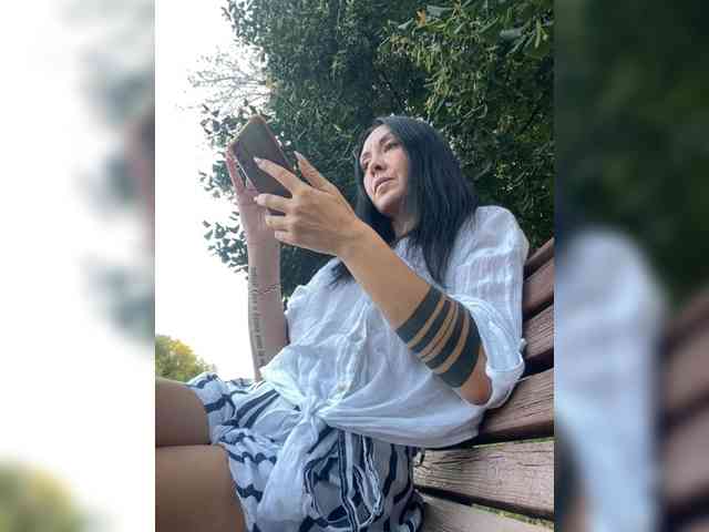 KarolinaMilf Sex Cam Show