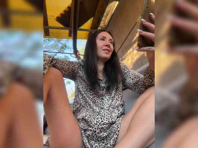 Karolina_Milf webcam