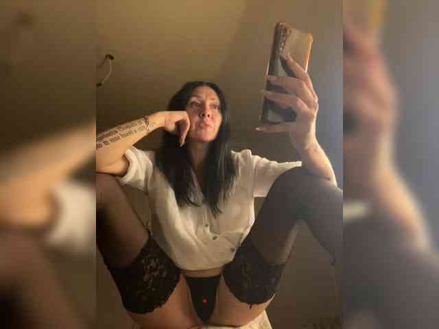 KarolinaMilf Sex Cam Show