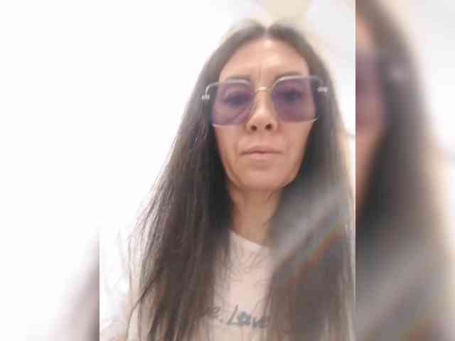 Karolina_Milf webcam