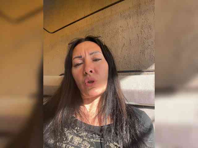 Karolina_Milf webcam