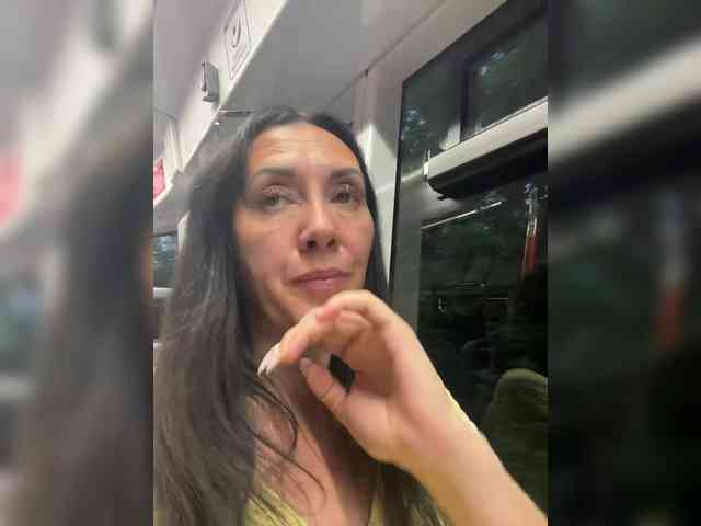 Karolina_Milf webcam