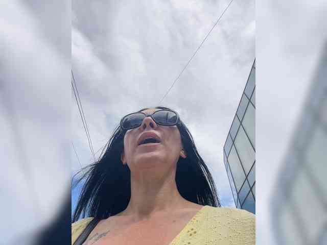 Karolina_Milf webcam