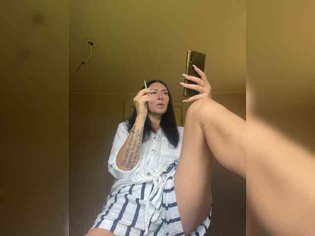 Karolina_Milf webcam