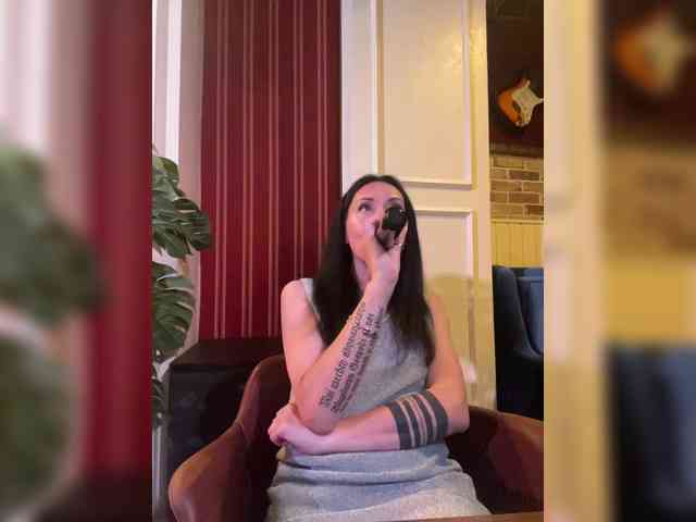 Karolina_Milf webcam