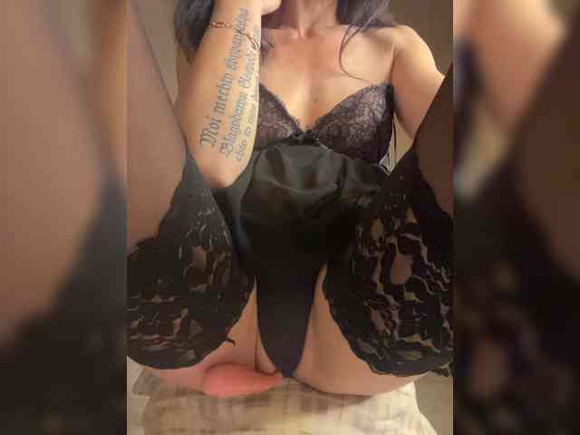Karolina_Milf webcam