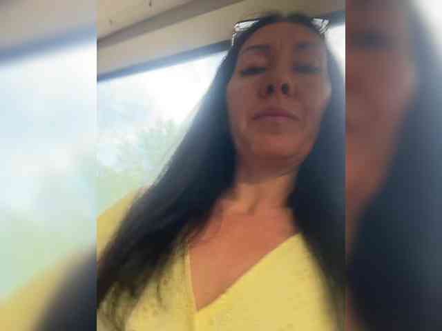 Karolina_Milf webcam