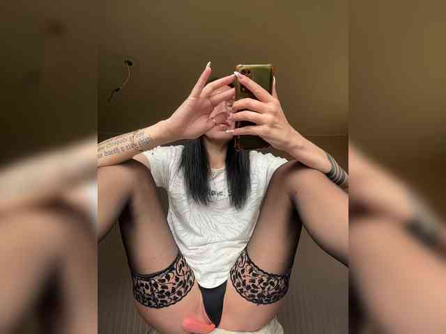 Karolina_Milf webcam