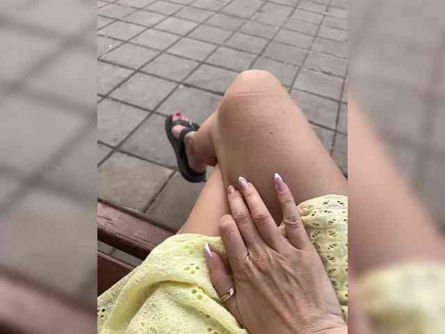 Acest model este live acum. KarolinaMilf