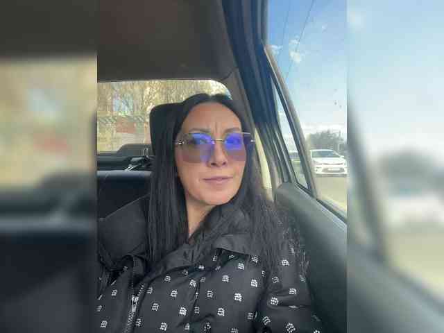 Karolina_Milf webcam