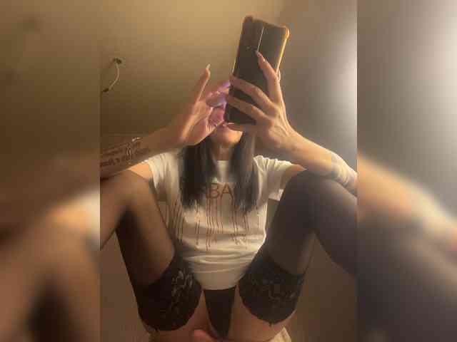 Karolina_Milf webcam
