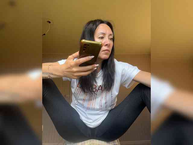 Karolina_Milf webcam