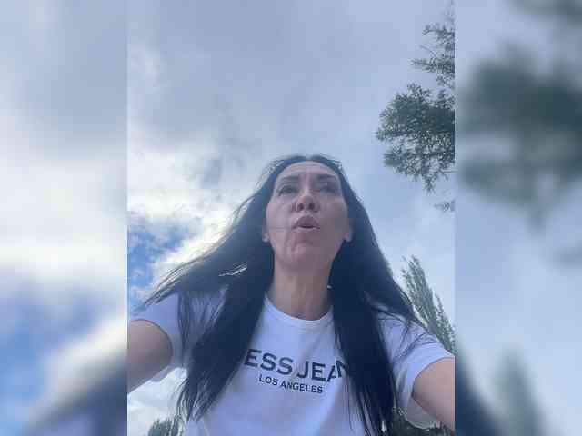 Karolina_Milf webcam