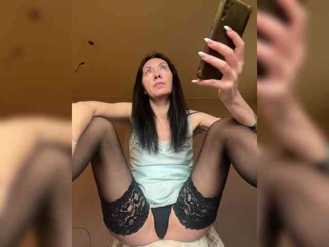 Karolina_Milf webcam