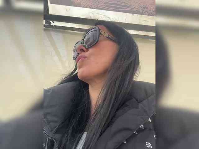 Karolina_Milf webcam