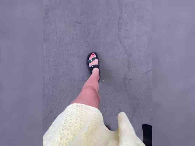 This model is live right now. KarolinaMilf