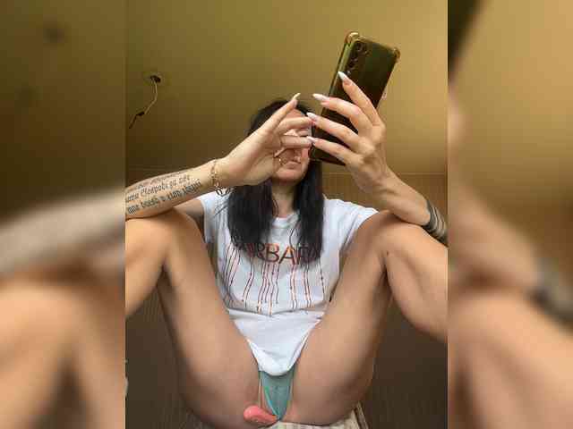 Karolina_Milf webcam