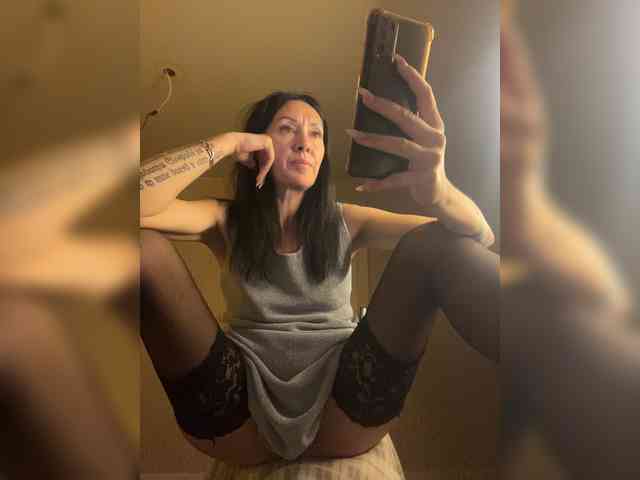 Karolina_Milf webcam