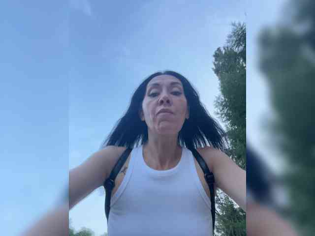 Karolina_Milf webcam