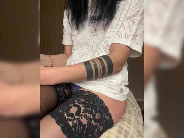 Karolina_Milf webcam