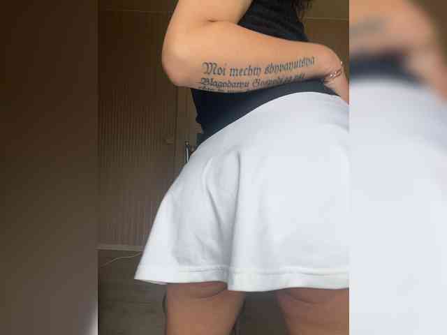 Karolina_Milf webcam