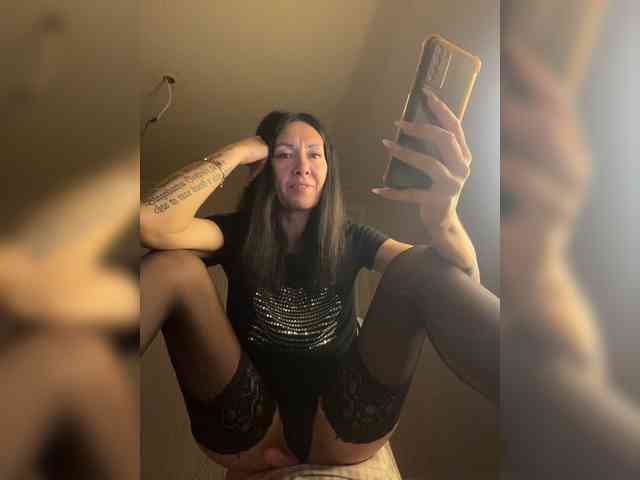 Karolina_Milf webcam