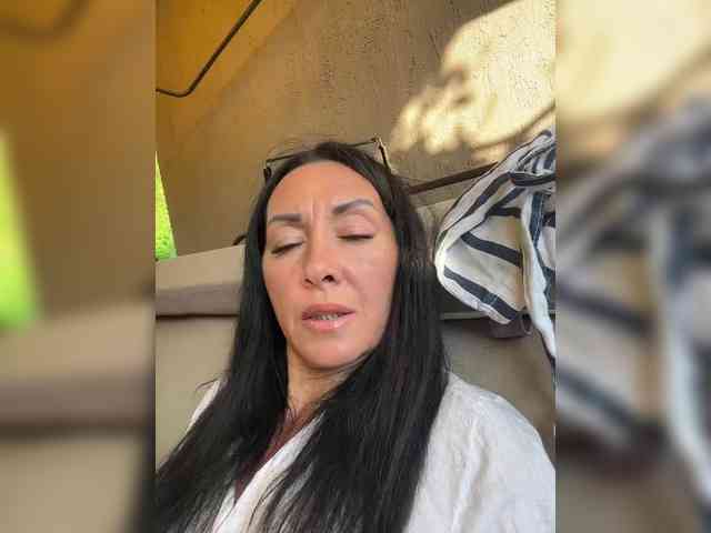 Karolina_Milf webcam