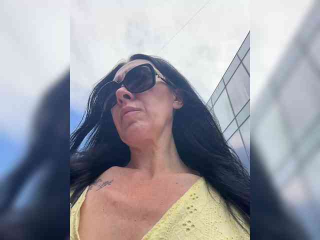 Karolina_Milf webcam