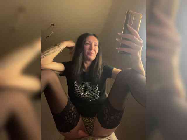 Karolina_Milf webcam