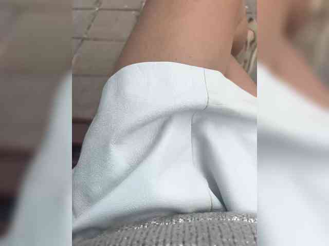 Karolina_Milf webcam