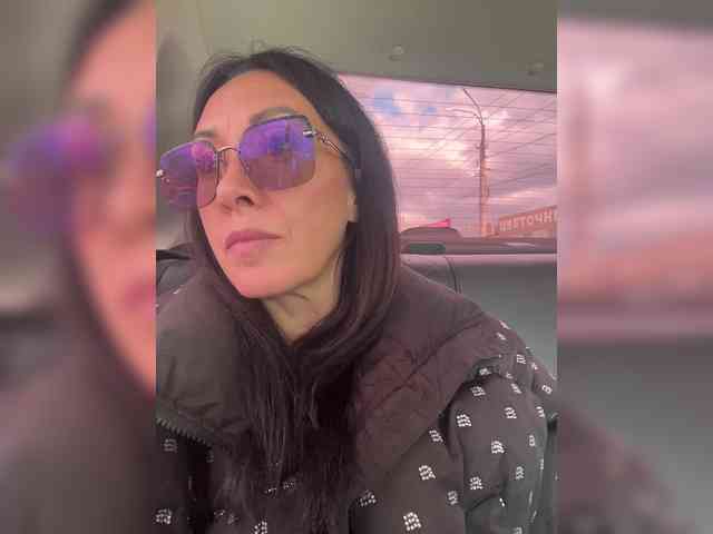 Karolina_Milf webcam