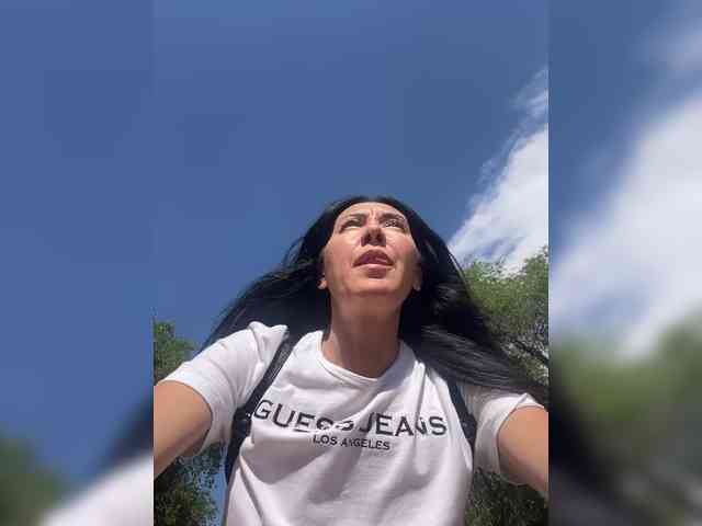 Karolina_Milf webcam