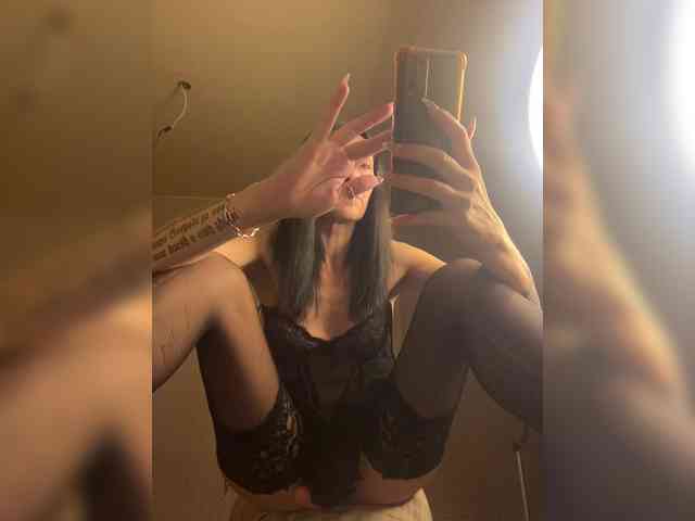 Karolina_Milf webcam
