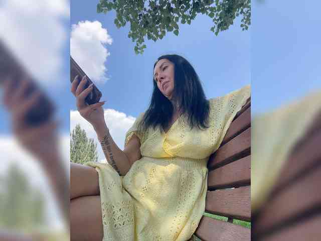 Karolina_Milf webcam