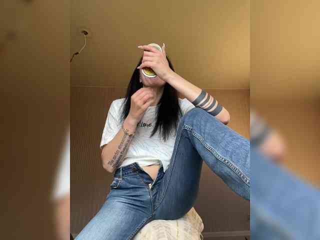 Karolina_Milf webcam