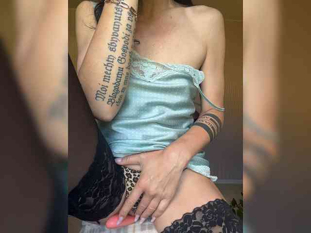 Karolina_Milf webcam