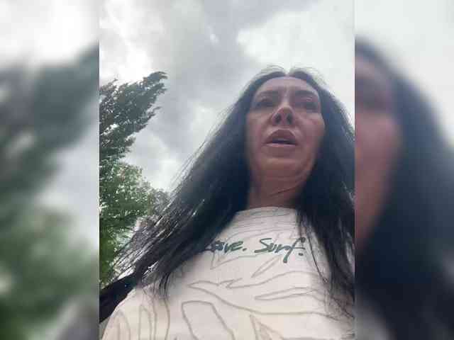 This model is live right now. KarolinaMilf