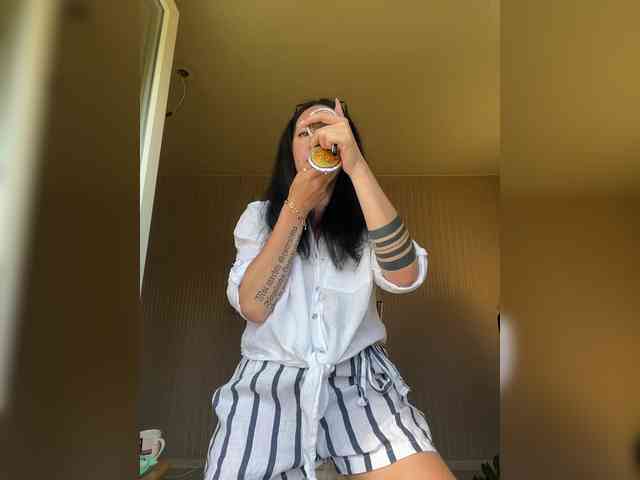 Karolina_Milf webcam