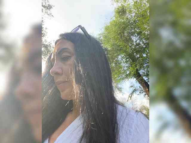 Karolina_Milf webcam