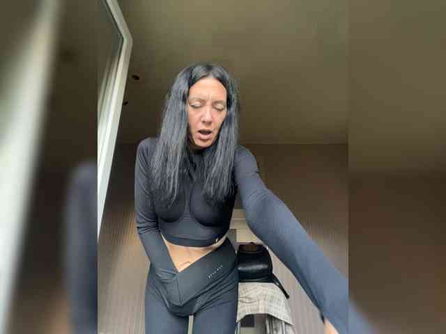 Karolina_Milf webcam