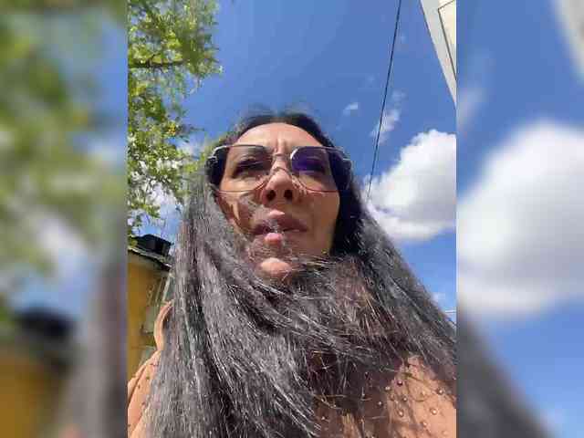 Karolina_Milf webcam