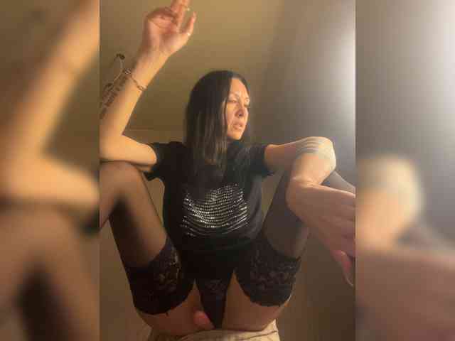 strip webcam KarolinaMilf