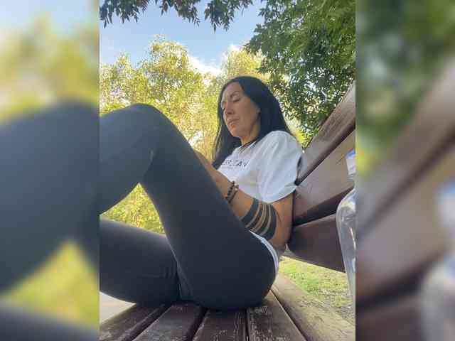 KarolinaMilf Live Webcam on BongaCams