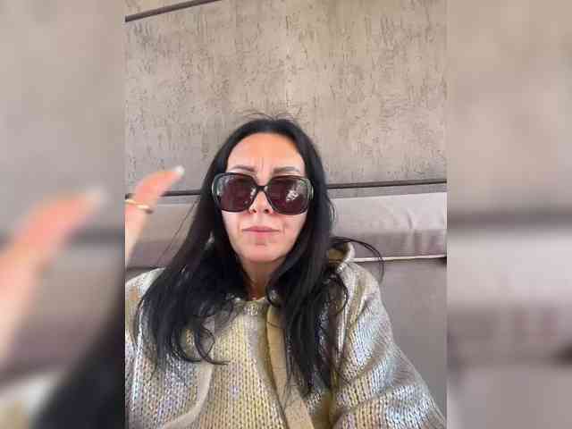 Karolina_Milf webcam