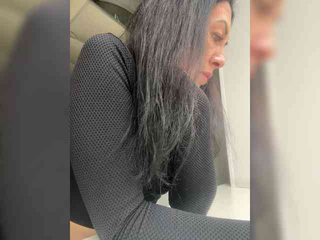 Karolina_Milf webcam