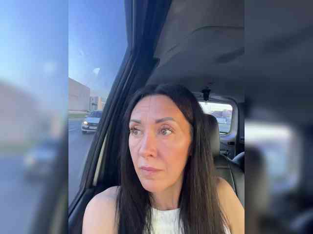 Karolina_Milf webcam